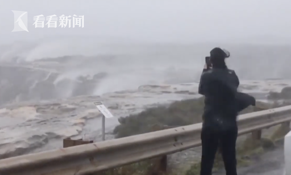 澳大利亚雷暴天气致瀑布倒流