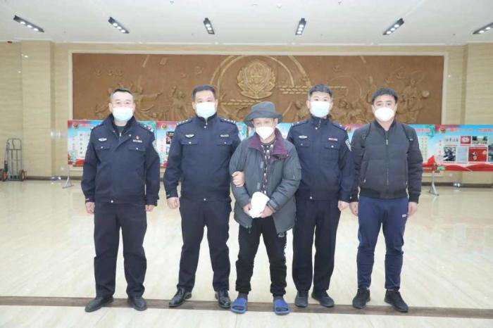 中国警方自俄引渡1名杀人嫌犯 逃往俄罗斯27年之久