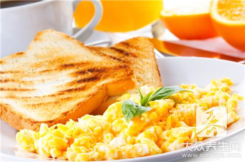 吃这些早餐危害加倍 “油条加豆浆”作为早餐是典型错误
