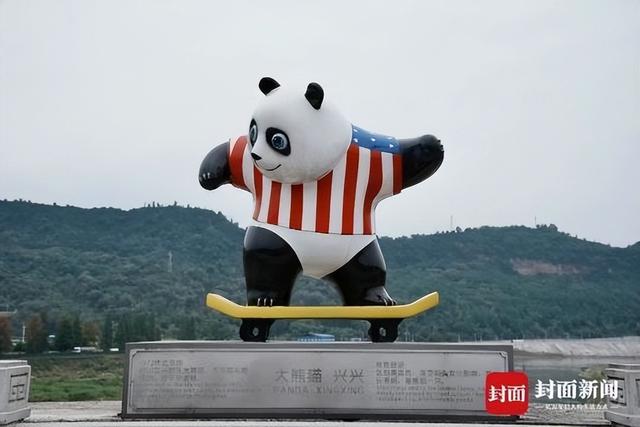雅安大熊猫雕塑穿和服？真相来了