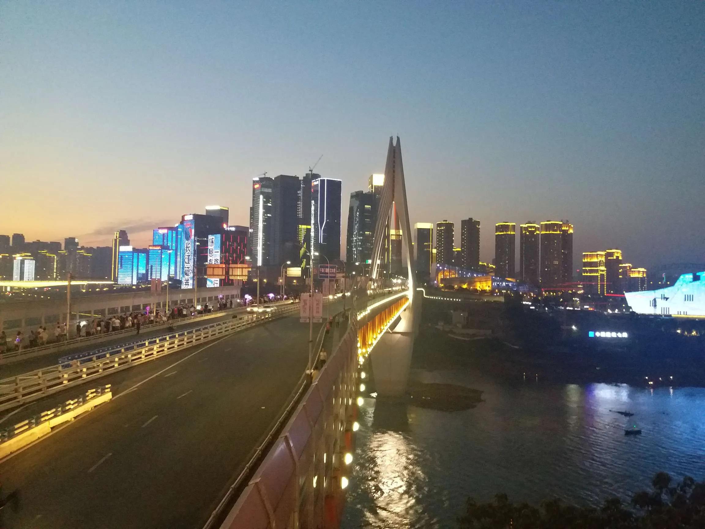 重庆晚上适合男性去的地方（重庆夜景最美的七个地方）-第14张图片