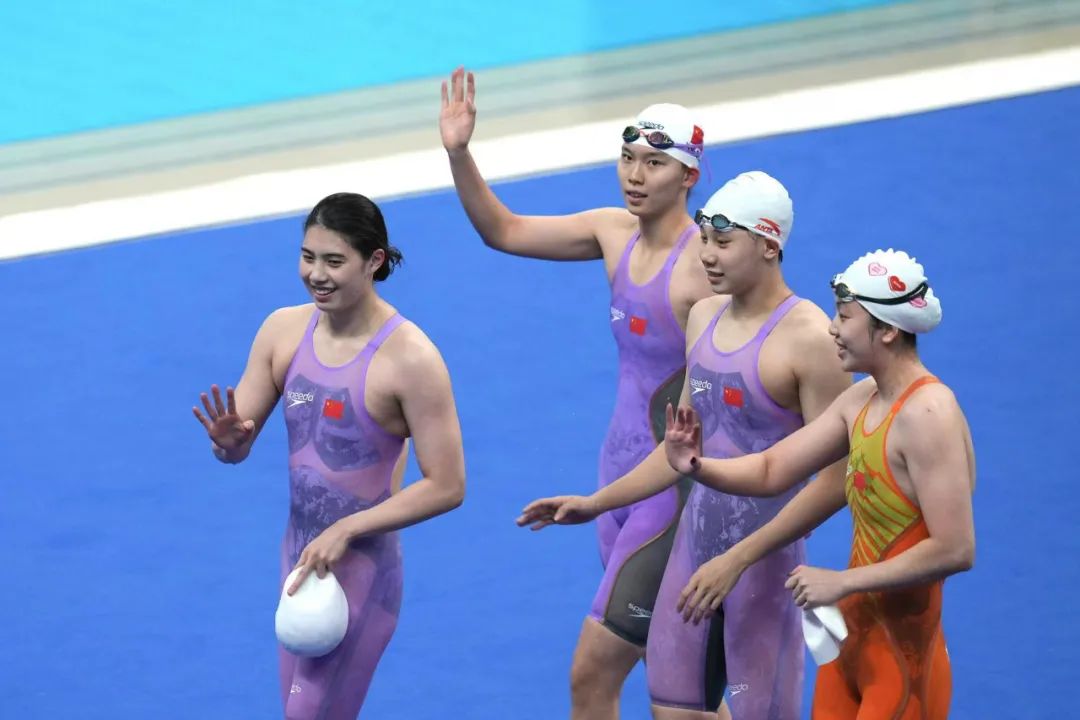 7赛7金!中国队包揽首日游泳金牌 网友：是来杭州批发金牌吗？