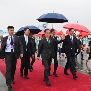 韩国总理韩德洙抵达杭州