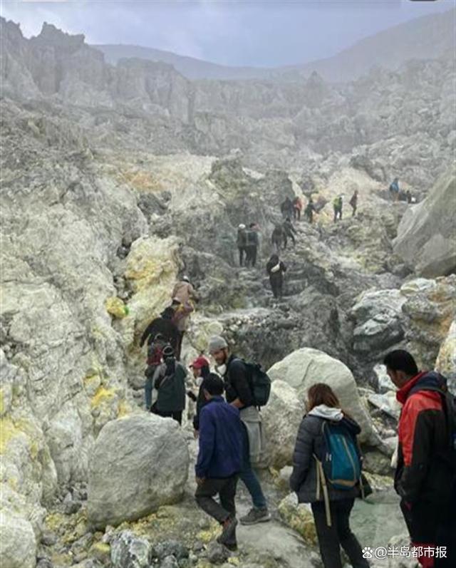 中国女游客坠亡峡谷下方是硫酸湖